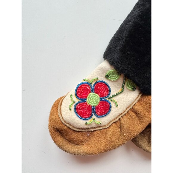 Vintage Kids' Inuit Beaded Suede Black Fur Shaft Tasseled Pom Pom Mukluk Boots - Picture 8 of 16